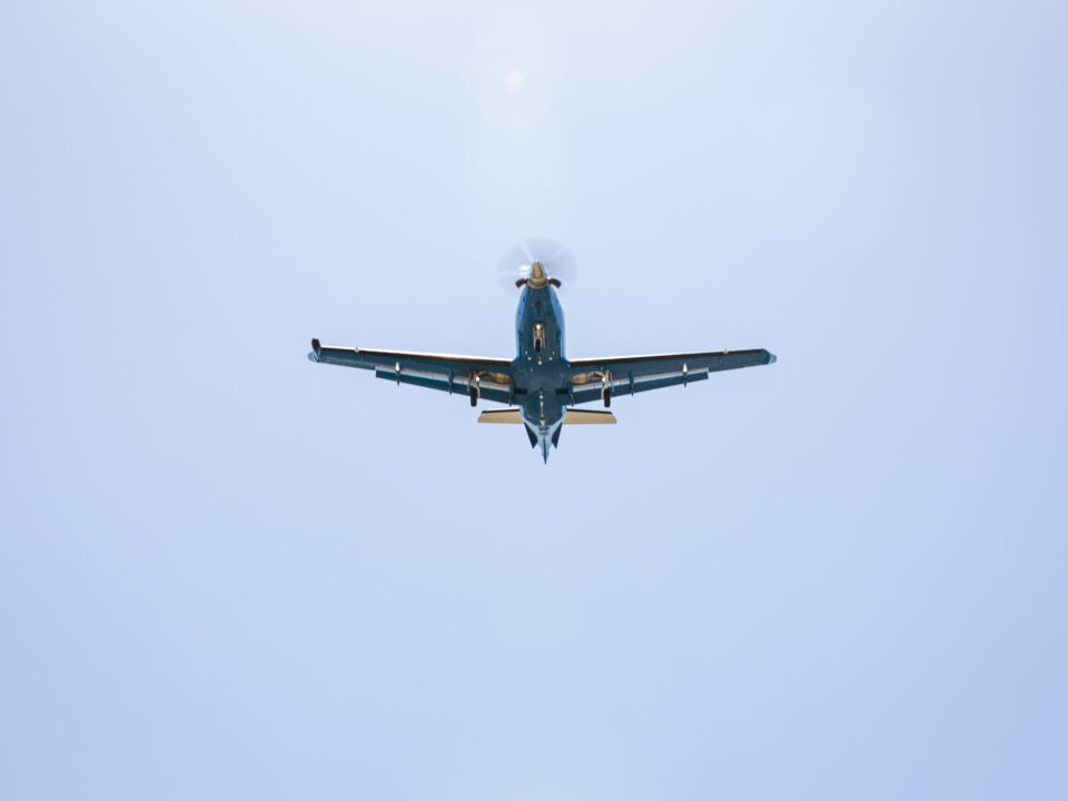 Pilatus PC-12 Landing from below